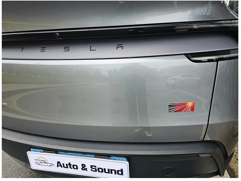 Tesla Model Yのカーフィルム施工事例｜費用目安・仕上がり 施工写真 2-2