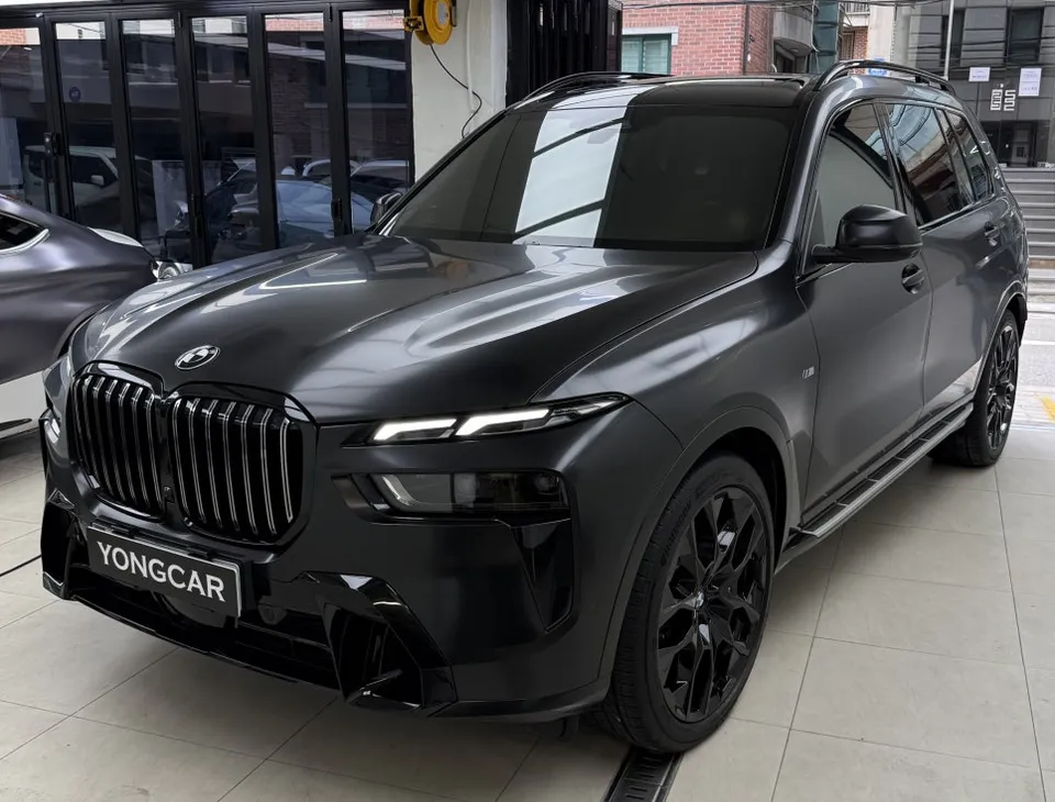 BMW X7のカーラッピング事例:部分補修の仕上がり 施工写真 3-2
