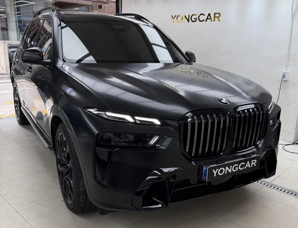BMW X7のカーラッピング事例:部分補修の仕上がり 施工写真 1-3