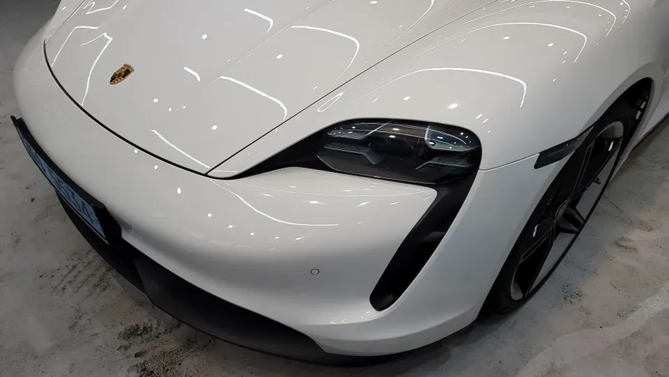 Porsche Taycanのカーフィルム施工事例｜費用目安・仕上がり 施工写真 3-1