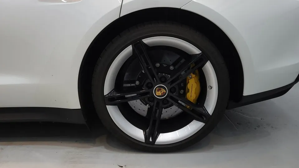 Porsche Taycanのカーフィルム施工事例｜費用目安・仕上がり 施工写真 1-2