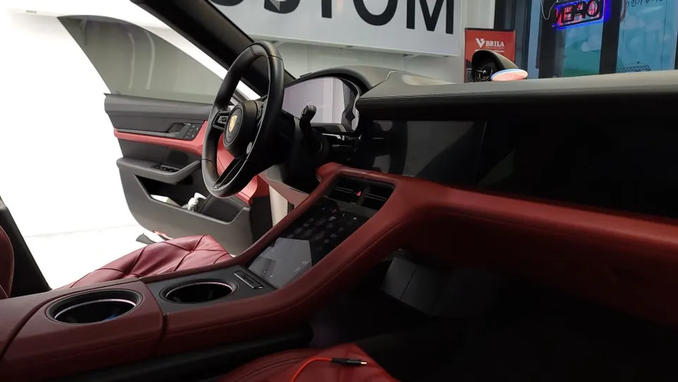 Porsche Taycanのカーフィルム施工事例｜費用目安・仕上がり 施工写真 3-2