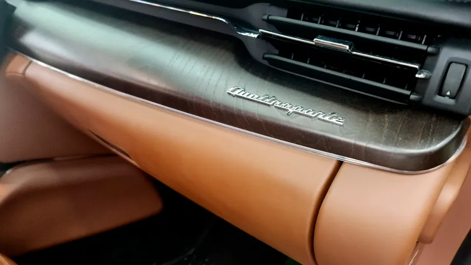 Maserati Quattroporte ambient lighting - Maserati Quattroporte Ambient Lighting Review: Cost & Results photo 3
