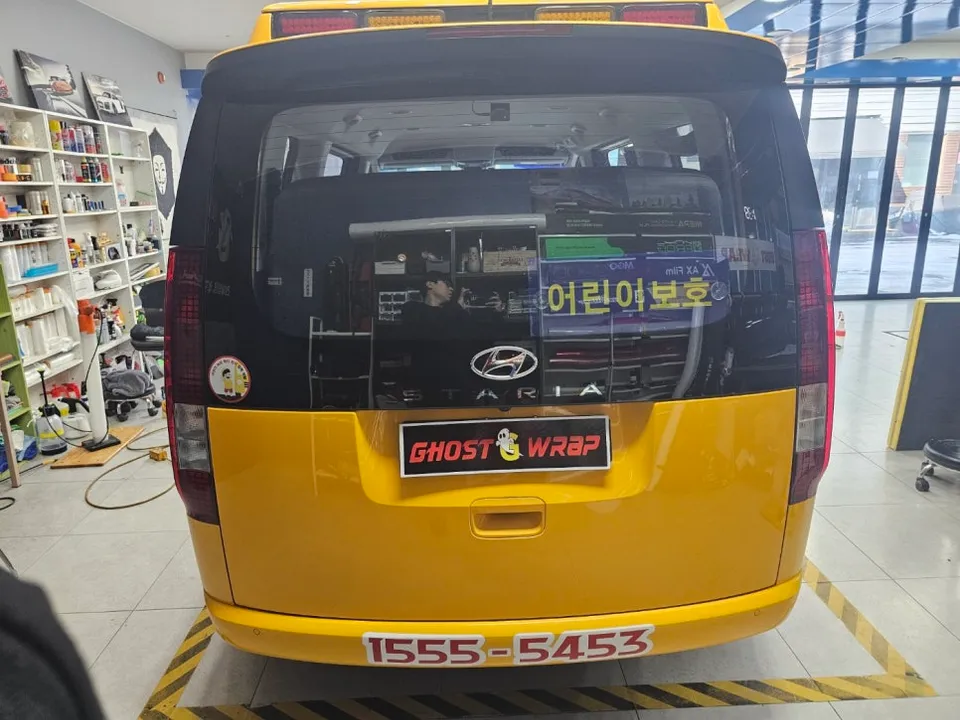 Hyundai Stariaのカーラッピング事例｜韓国での施工例 施工写真 2-2