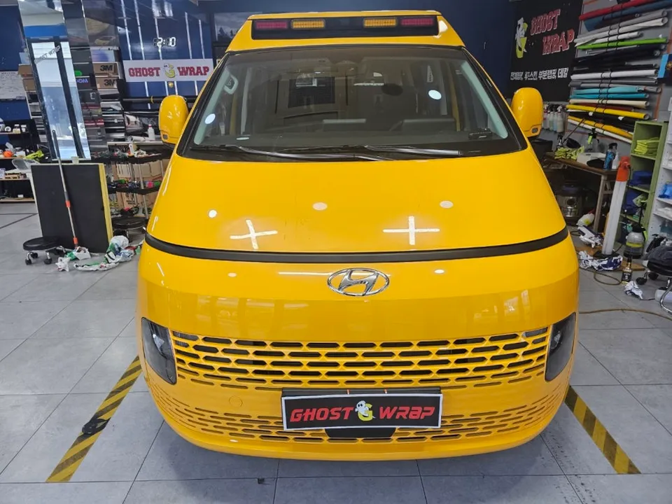 Hyundai Stariaのカーラッピング事例｜韓国での施工例 施工写真 3-3