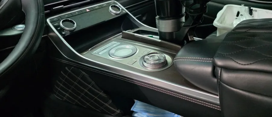 Genesis GV80 ambient lighting - Genesis GV80 Ambient Lighting Review: Brighter Interior photo 4