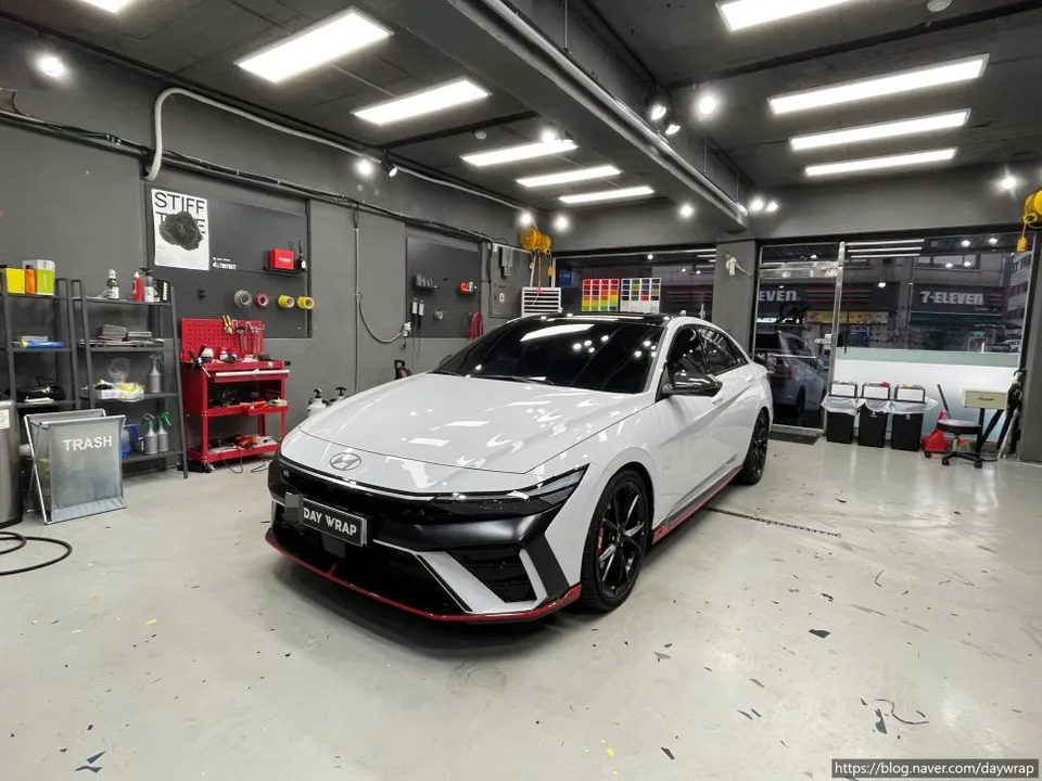 Hyundai Elantra Nのカーラッピング事例|費用目安・仕上がり 施工写真 1-2