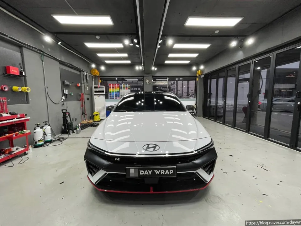 Hyundai Elantra Nのカーラッピング事例|費用目安・仕上がり 施工写真 3-2
