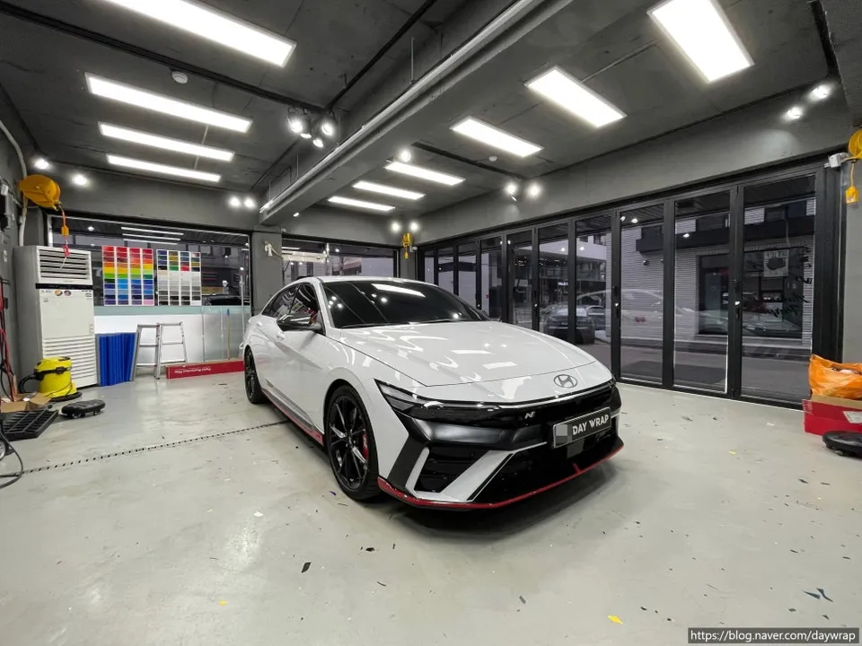 Hyundai Elantra Nのカーラッピング事例|費用目安・仕上がり 施工写真 1-3