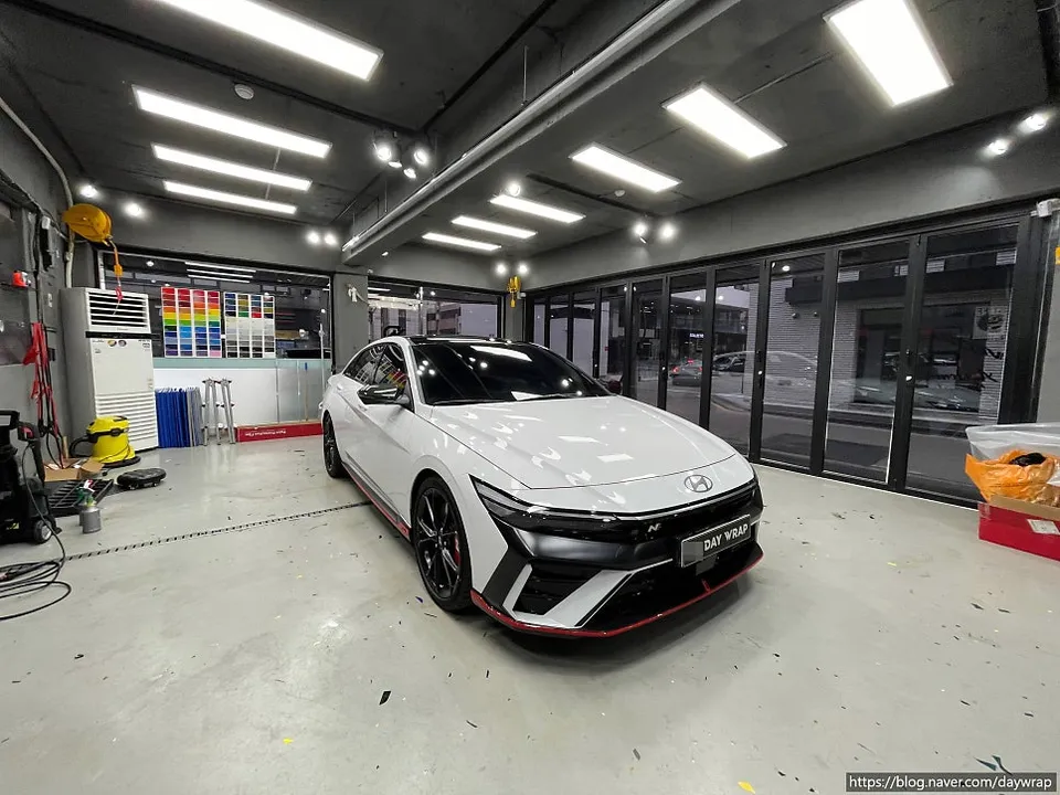 Hyundai Elantra Nのカーラッピング事例|費用目安・仕上がり 施工写真 2-3