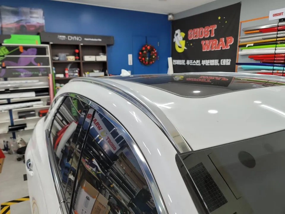 Genesis GV70 vinyl wrap - Genesis GV70 Vinyl Wrap Review: Black Accents photo 3