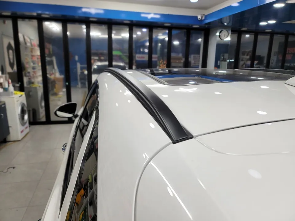 Genesis GV70のカーラッピング事例 施工写真 4-2