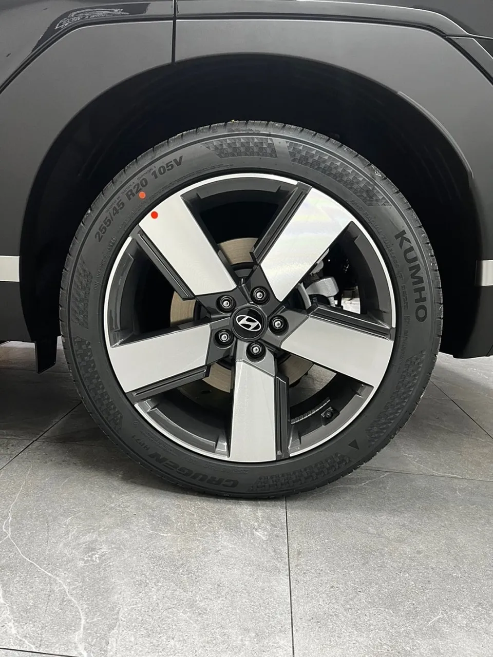 Hyundai Santa Fe MX5のカーラッピング事例｜費用目安・仕上がり 施工写真 1-3