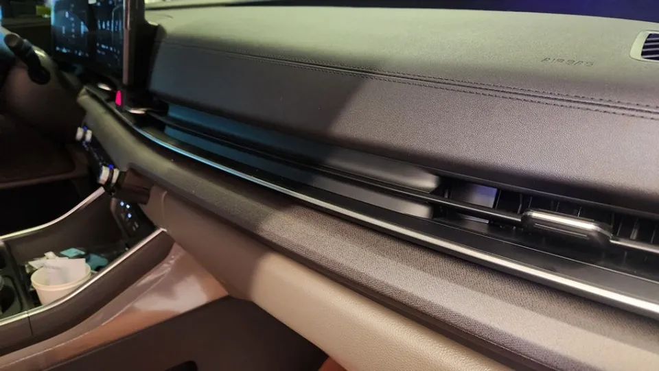 Kia Carnival KA4 ambient lighting - Kia Carnival KA4 Ambient Lighting Review: Mood Upgrade photo 4