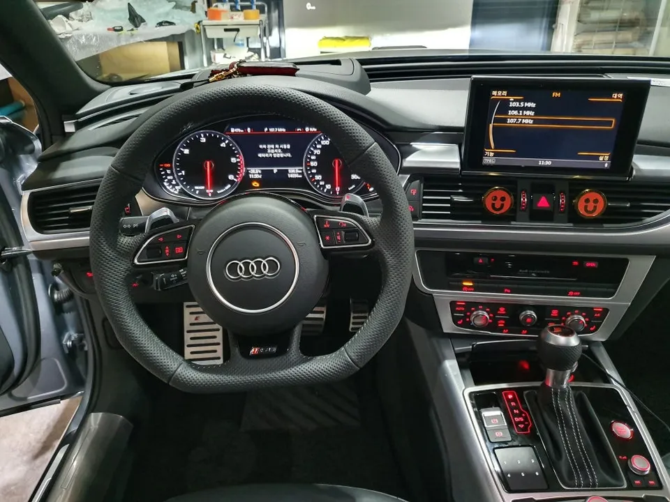 Audi A6 steering wheel - Audi A6 Custom Steering Wheel Upgrade Review photo 5