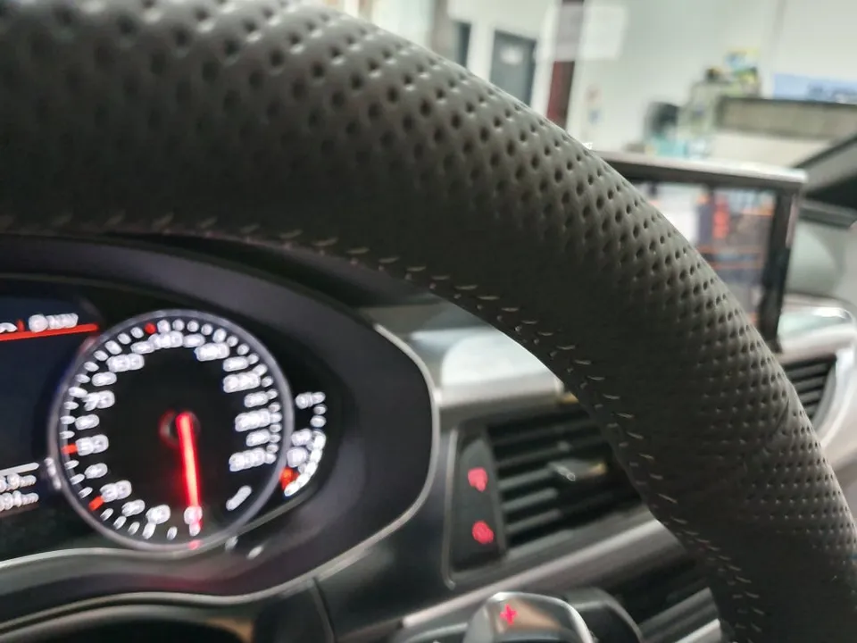 Audi A6 steering wheel - Audi A6 Custom Steering Wheel Upgrade Review photo 6
