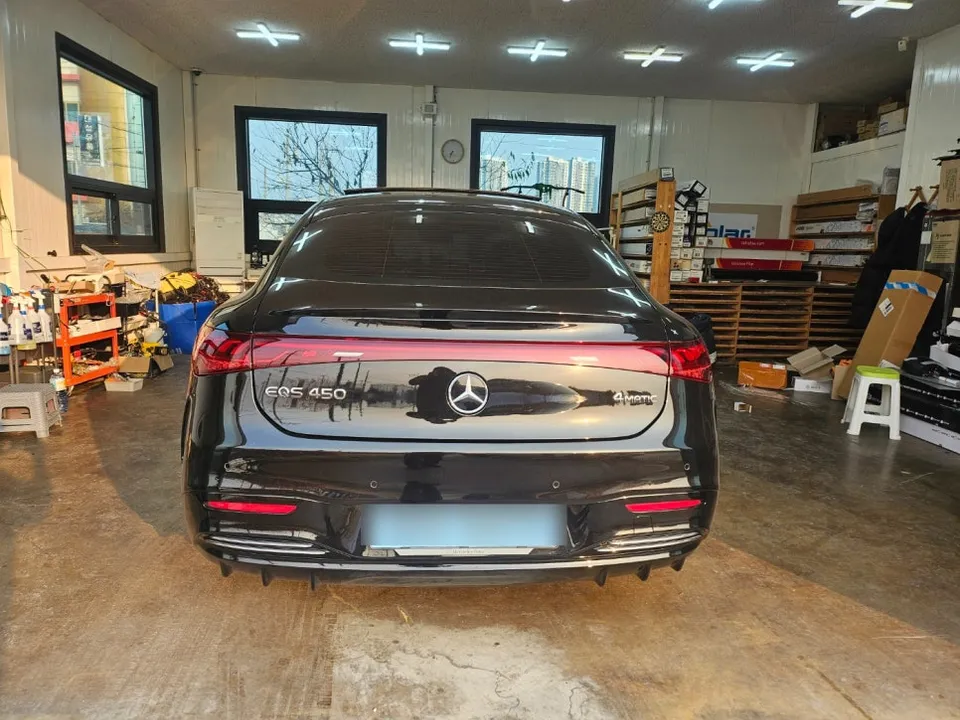 Mercedes-Benz EQS body kit installation result