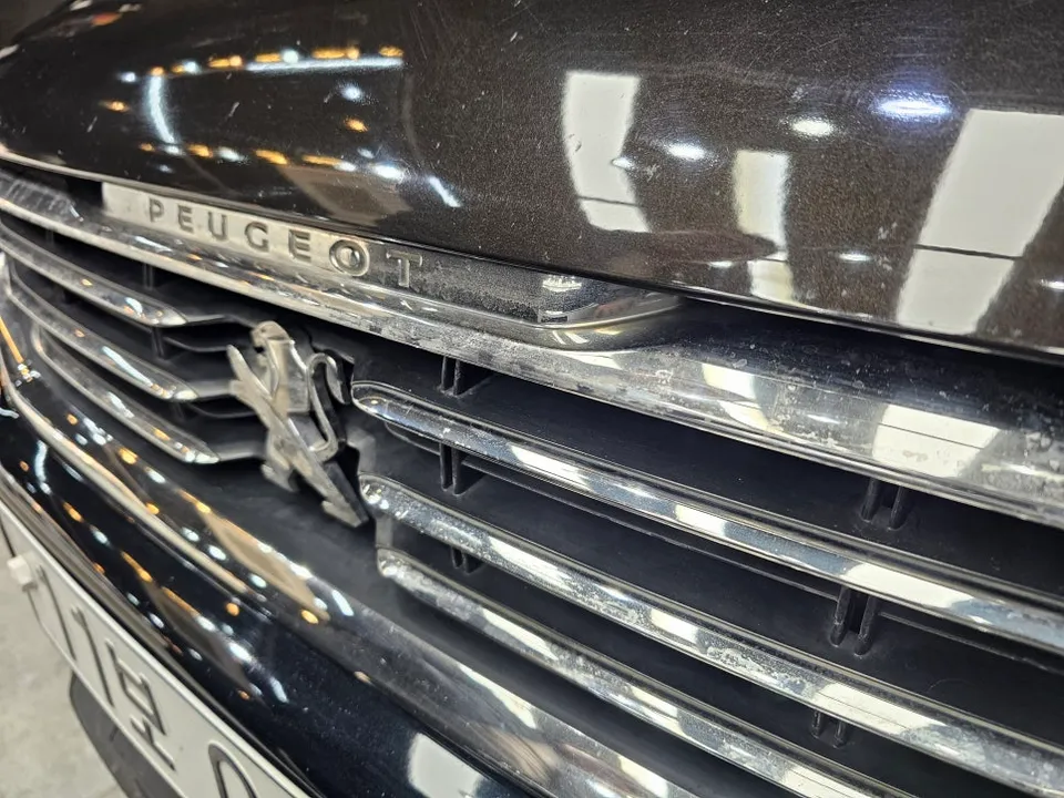 Peugeot 508のガラスコーティング事例|費用目安・仕上がり 施工写真 2-1