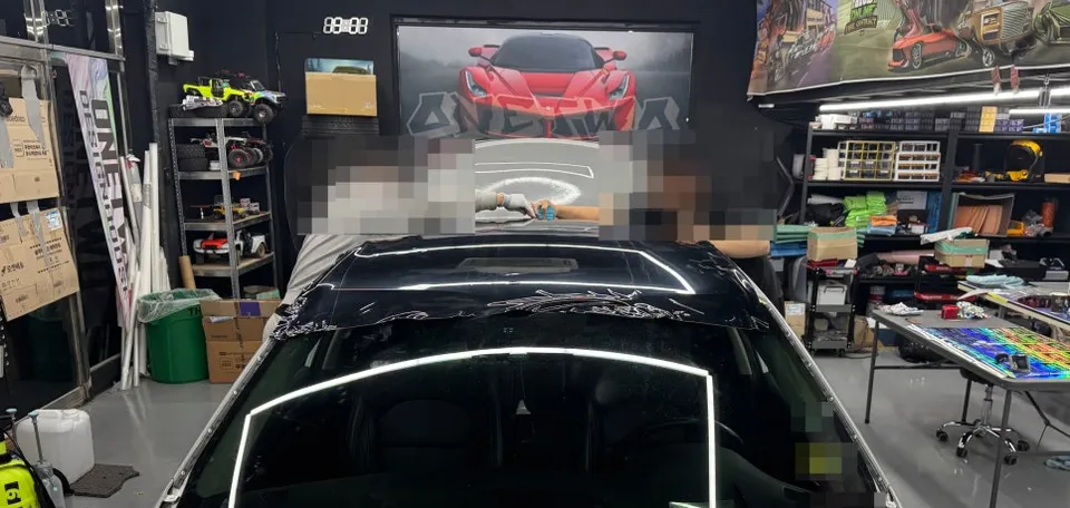 Kia K7のカーラッピング事例|ポルシェグレーの高級感 施工写真 1-2