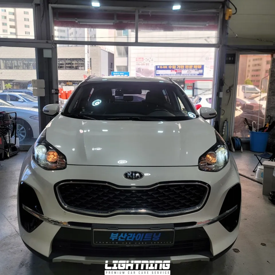 Kia Sportageのカーフィルム施工事例｜断熱・スモーク 施工写真 3-2
