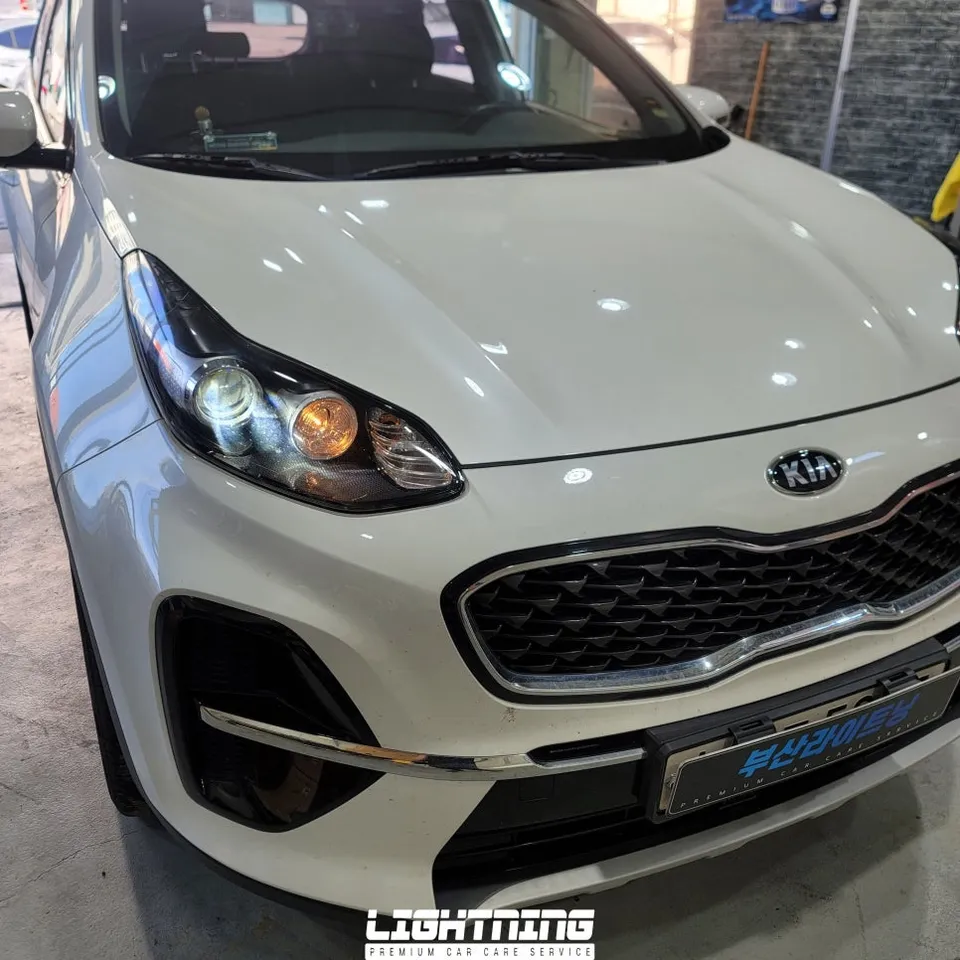 Kia Sportageのカーフィルム施工事例｜断熱・スモーク 施工写真 1-3