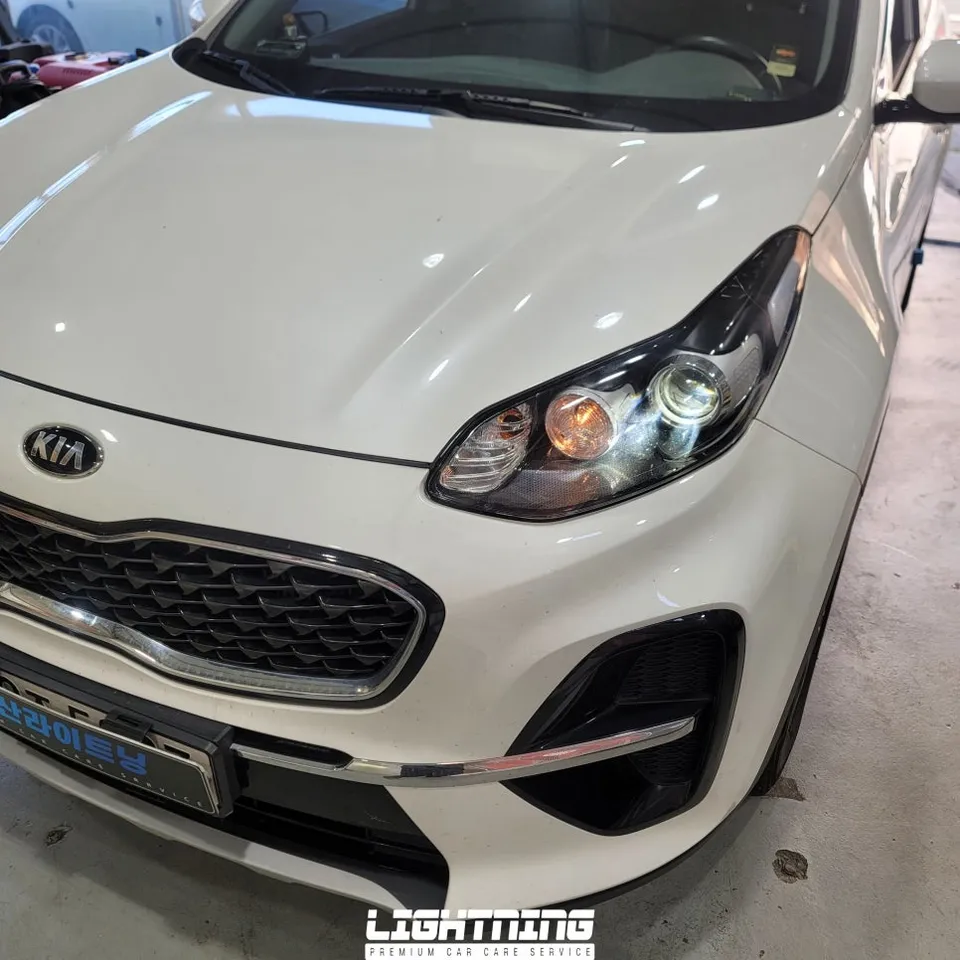 Kia Sportageのカーフィルム施工事例｜断熱・スモーク 施工写真 2-3
