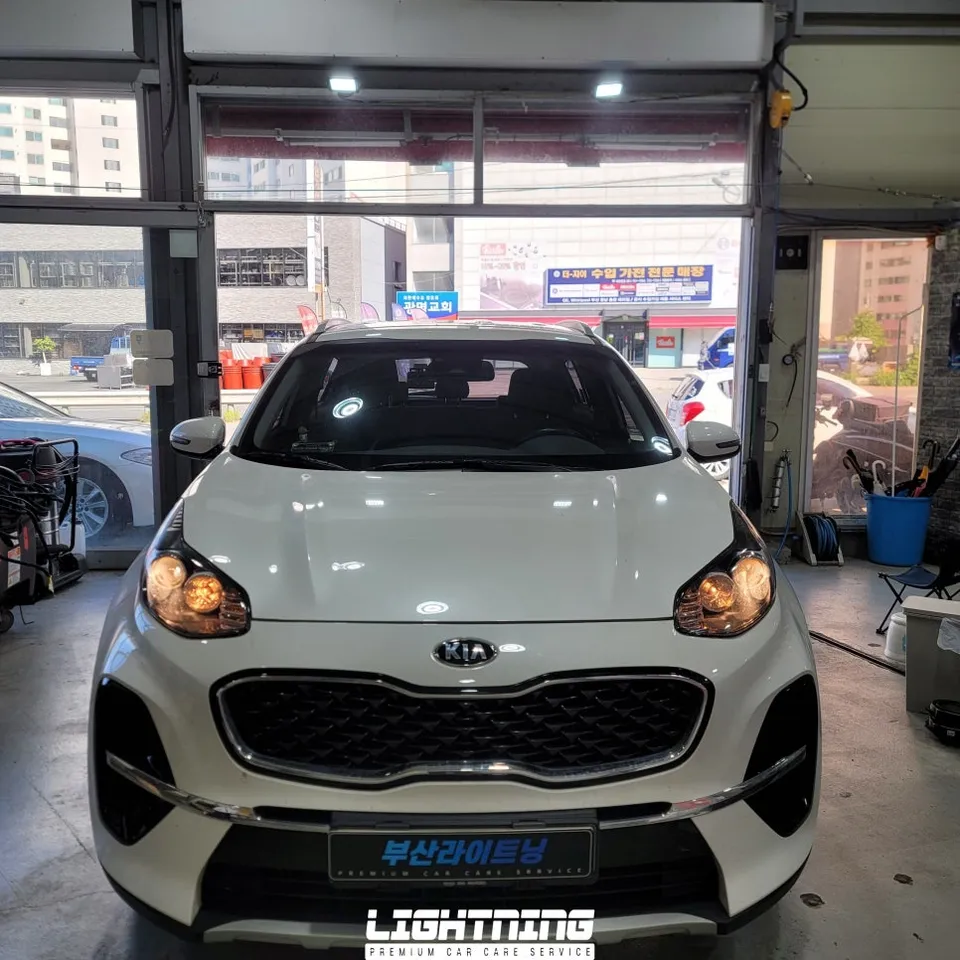 Kia Sportageのカーフィルム施工事例｜断熱・スモーク 施工写真 3-3