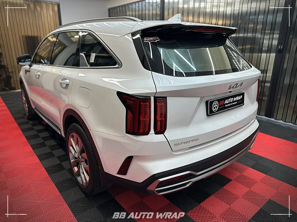 Kia Sorento MQ4 PPF施工事例|テールのトーンダウン 施工写真 1-2