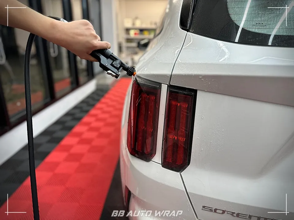 Kia Sorento MQ4 PPF施工事例|テールのトーンダウン 施工写真 3-2