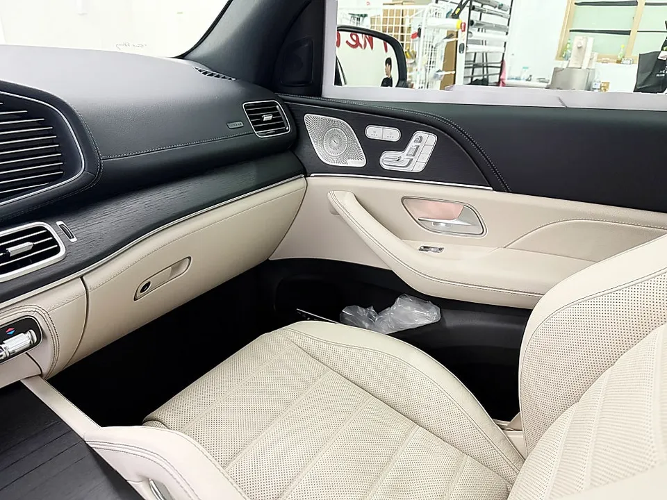 Mercedes-Benz GLS 580のカーラッピング事例｜費用目安・仕上がり 施工写真 1-2