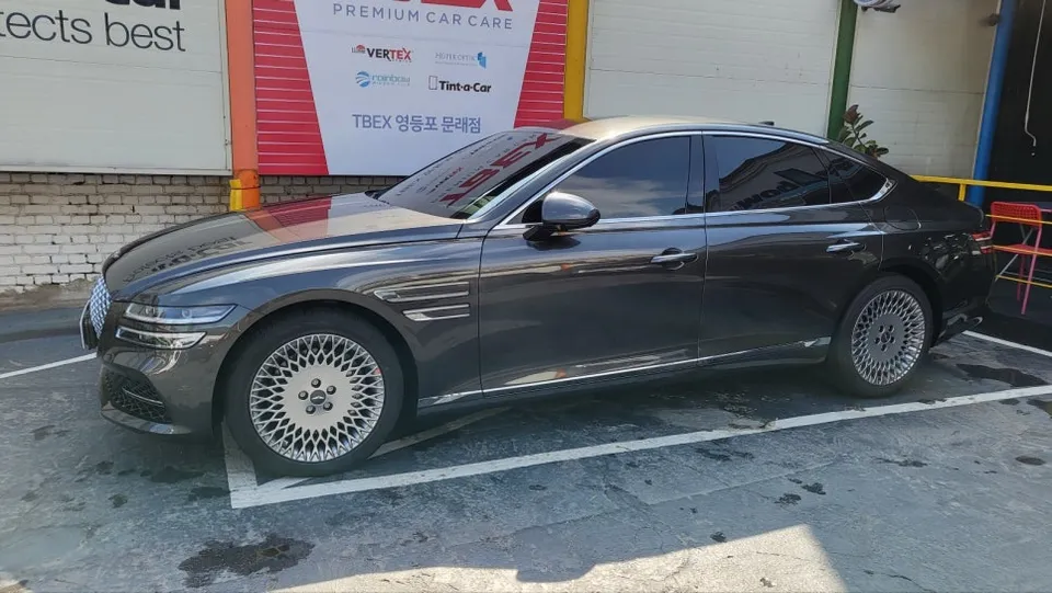 Genesis G80のドライブレコーダー取付事例 施工写真 2-1