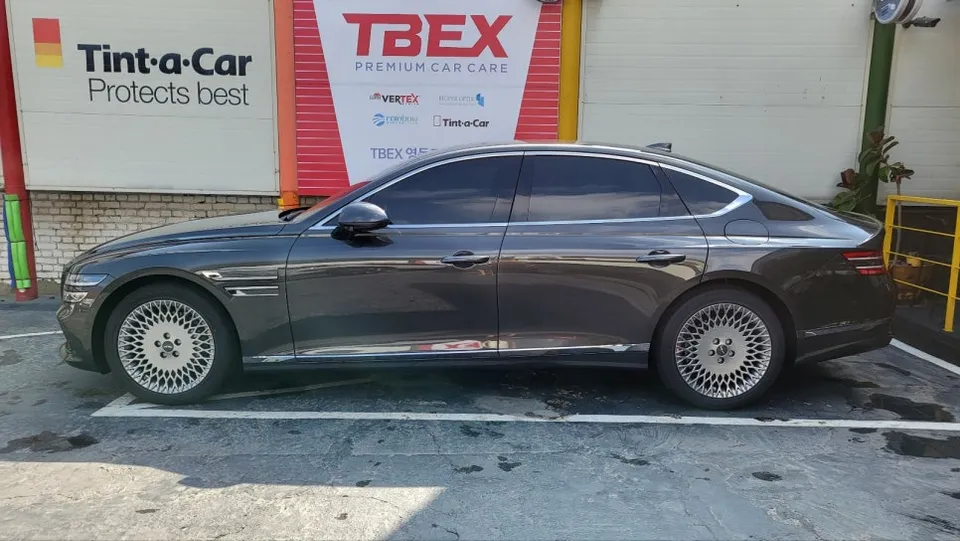 Genesis G80のドライブレコーダー取付事例 施工写真 3-1
