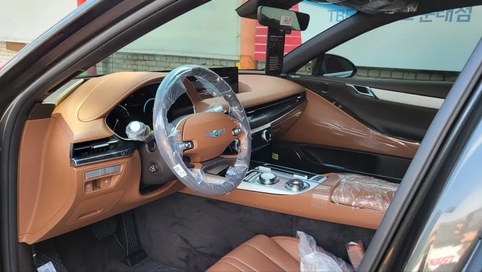 Genesis G80のドライブレコーダー取付事例 施工写真 4-2
