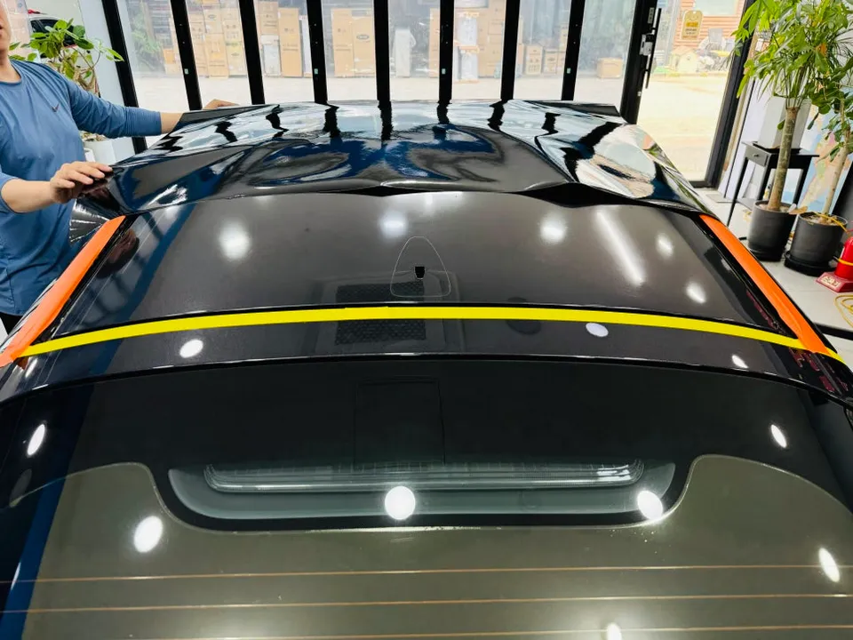 Kia Stingerのカーラッピング事例|費用目安・仕上がり 施工写真 3-2