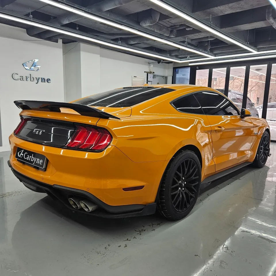 Ford Mustangのカーラッピング事例|GTシルバーへの変身 施工写真 3-1
