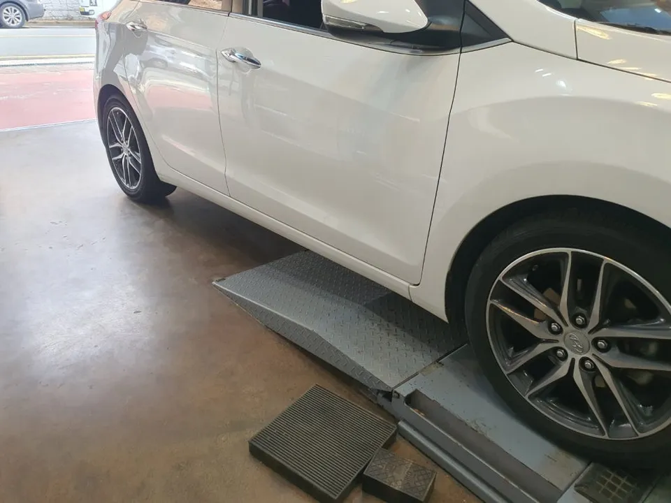 Hyundai i30 Body Kit Installation Review photo 9