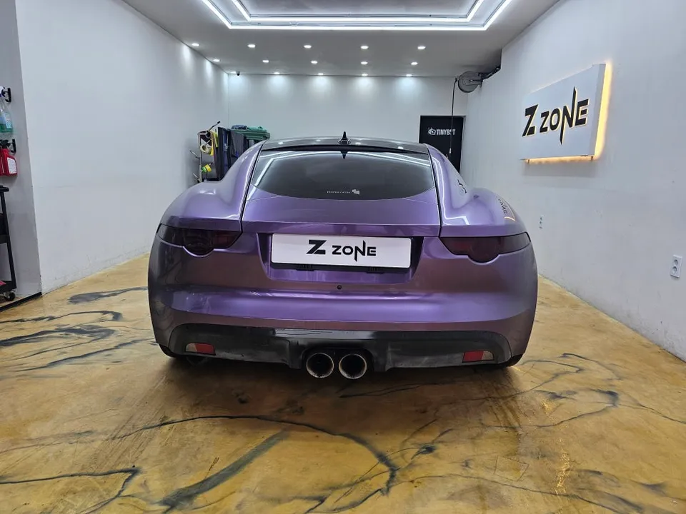 Jaguar F-Typeのカーラッピング事例｜高級感ある紫色の仕上がり 施工写真 3-1