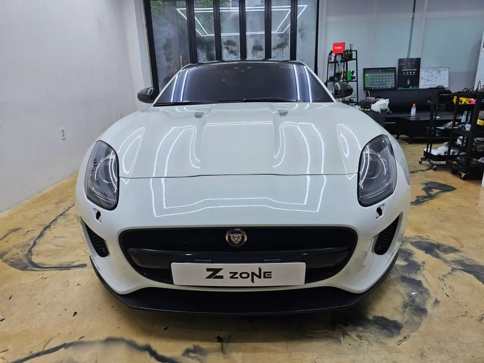 Jaguar F-Typeのカーラッピング事例｜高級感ある紫色の仕上がり 施工写真 1-2