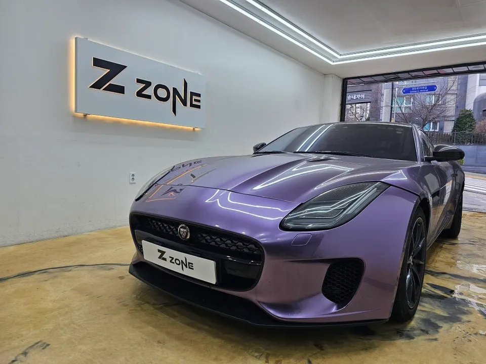 Jaguar F-Typeのカーラッピング事例｜高級感ある紫色の仕上がり 施工写真 1-3
