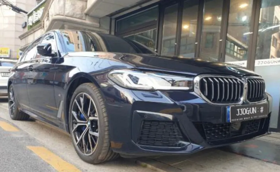 BMW 5 Seriesのカーラッピング事例｜費用目安・仕上がり 施工写真 3-1