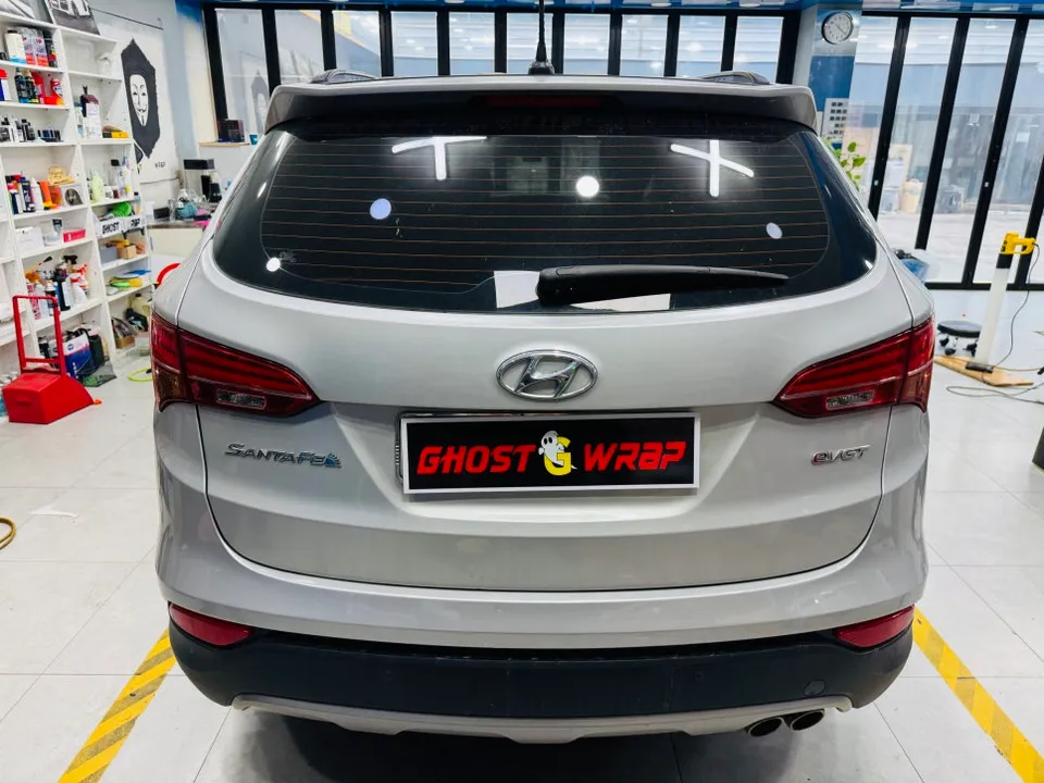 Hyundai Santa Feのカーラッピング事例|費用目安・仕上がり 施工写真 2-1