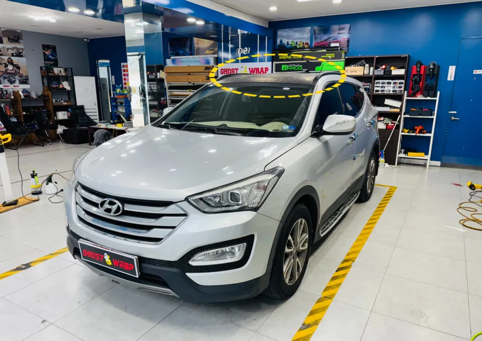 Hyundai Santa Feのカーラッピング事例|費用目安・仕上がり 施工写真 3-1