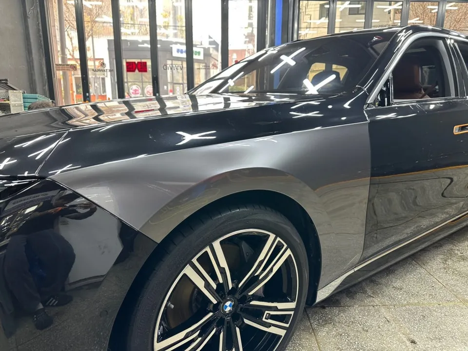 BMW 7 Seriesのカーラッピング事例|費用目安・仕上がり 施工写真 2-2