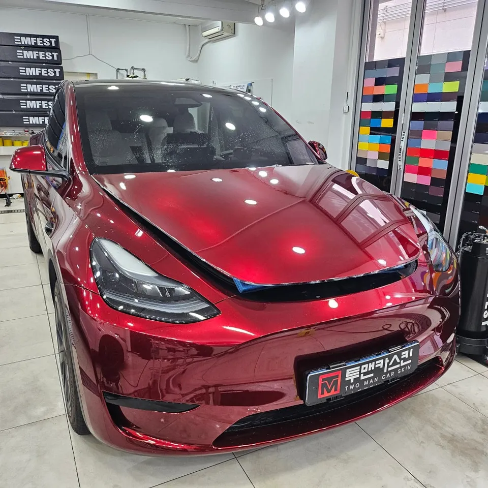 Tesla Model YのPPF施工事例|傷隠しと保護効果 施工写真 2-3