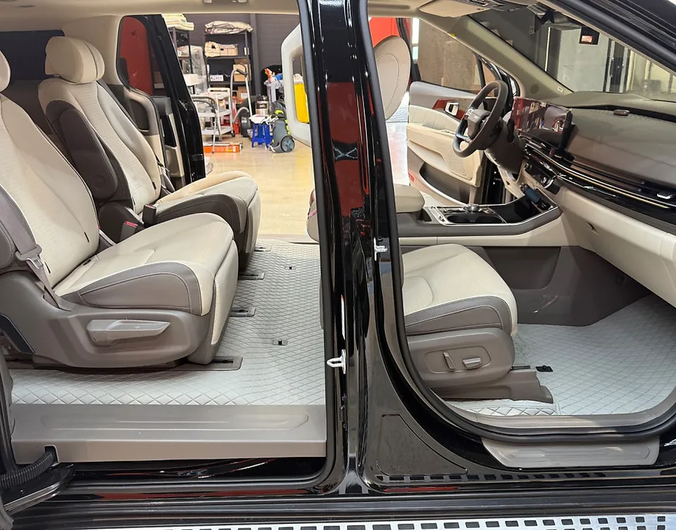 Kia Carnivalのカーフィルム施工事例｜断熱・スモーク効果 施工写真 2