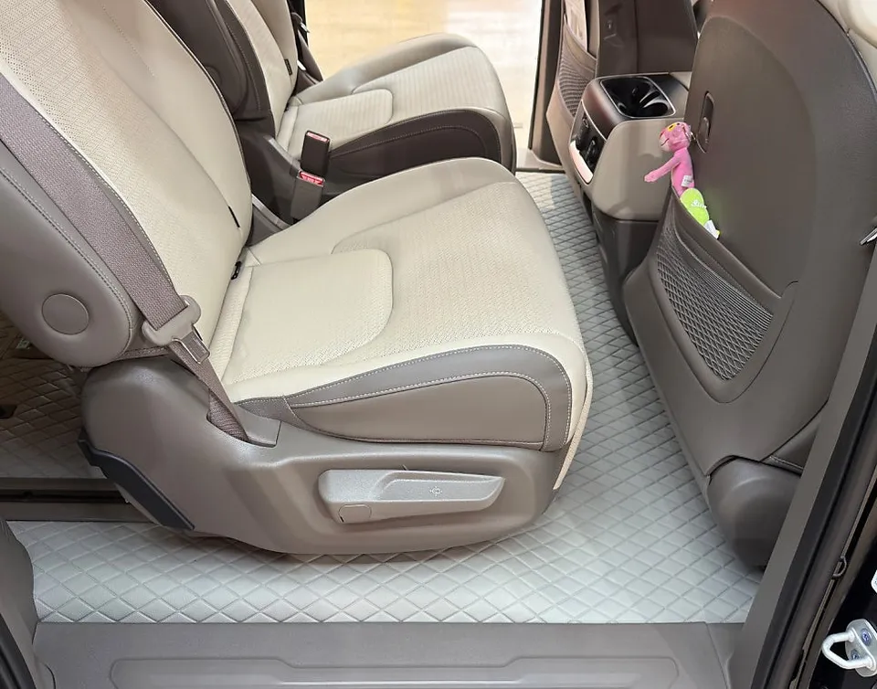 Kia Carnivalのカーフィルム施工事例｜断熱・スモーク効果 施工写真 4