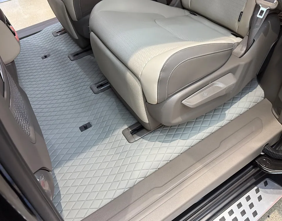 Kia Carnivalのカーフィルム施工事例｜断熱・スモーク効果 施工写真 5