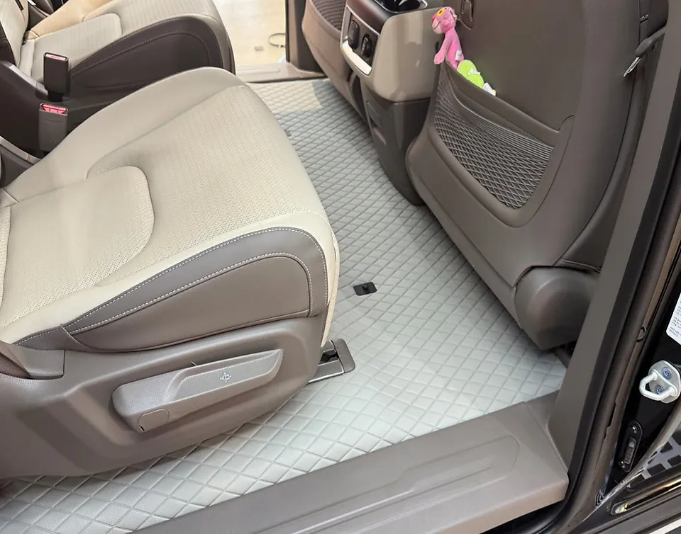 Kia Carnivalのカーフィルム施工事例｜断熱・スモーク効果 施工写真 6