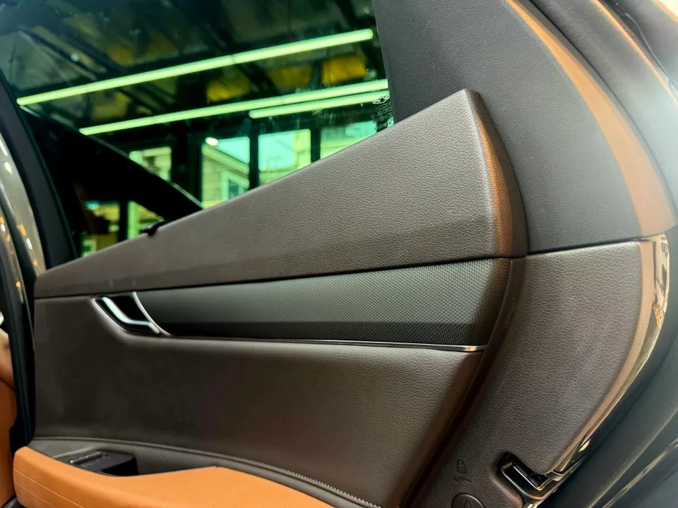 Genesis G80のカーラッピング事例 写真