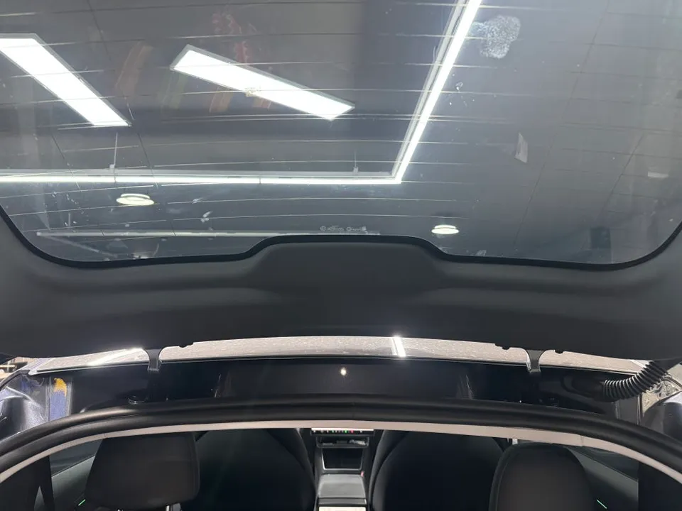 Tesla Model Yのドラレコ取付事例｜費用目安と仕上がり 施工写真 2-2